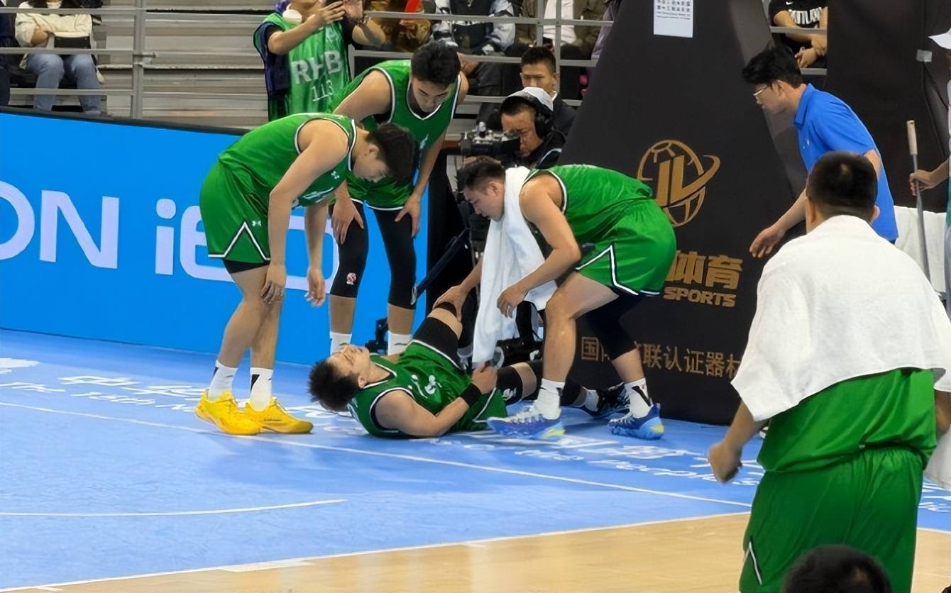 广东队完胜江苏队，高诗岩统治全场