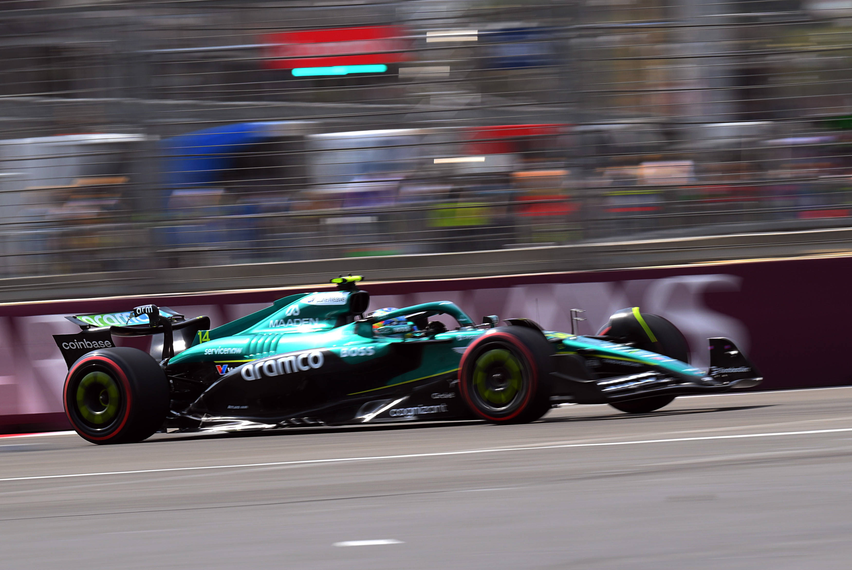 红牛二队鏖战迈凯伦,勒克莱尔状态火热 红牛二队鏖战迈凯伦,勒克莱尔状态火热