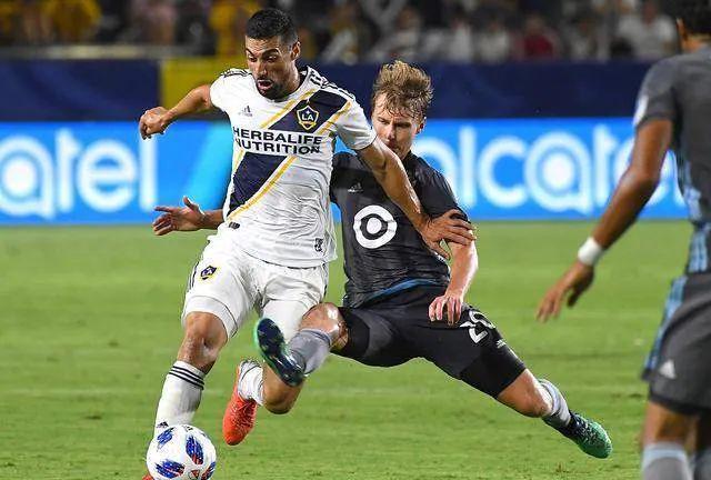 红牛二队鏖战迈凯伦,勒克莱尔状态火热 红牛二队鏖战迈凯伦,勒克莱尔状态火热